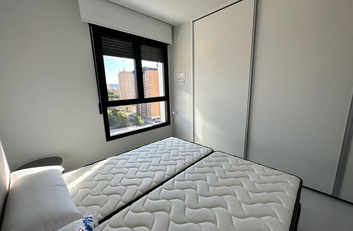 ALICANTE Poniente, ,  03502