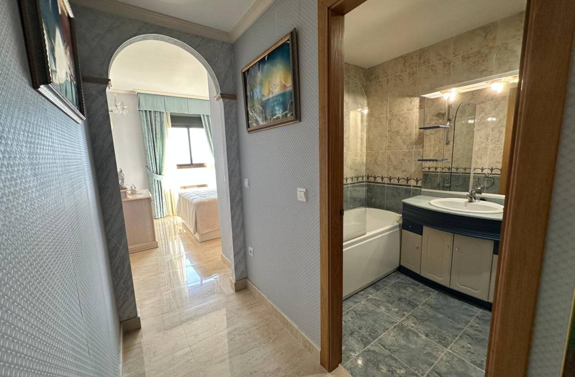 ALICANTE Poniente, ,  03502