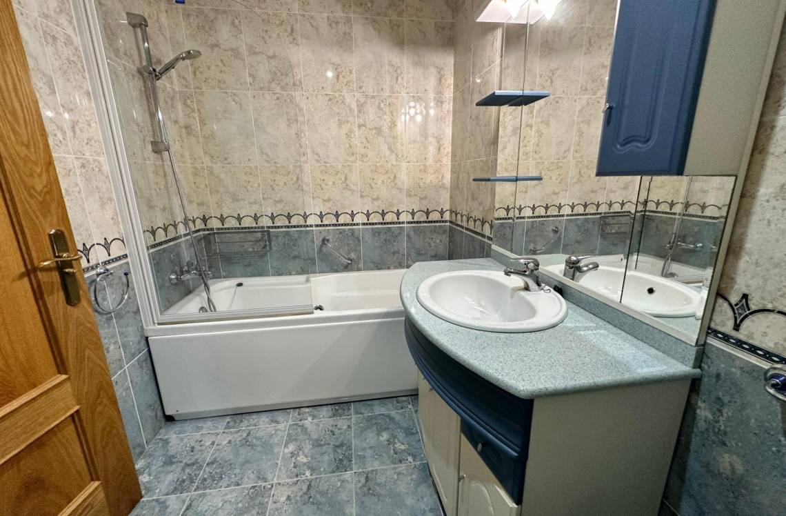 ALICANTE Poniente, ,  03502